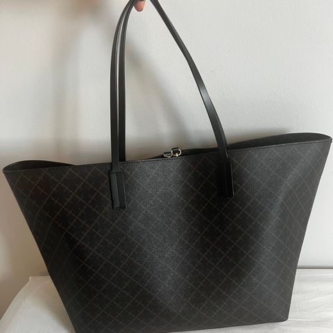 Malene birger veske (Abi tote: Dark Chocolate)