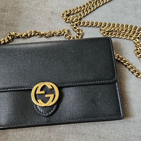 Gucci wallet on chain