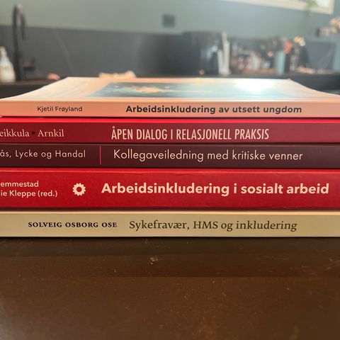 Pensumbøker - Veiledning i Arbeids og Velferdsforvaltning - Veil1004