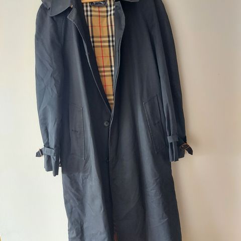 Burberry trenchcoat