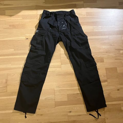 Corteiz Guerillaz Cargos - Tripple Black