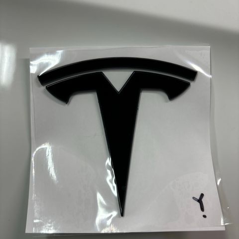 Tesla logo - Tesla model Y - bakluke