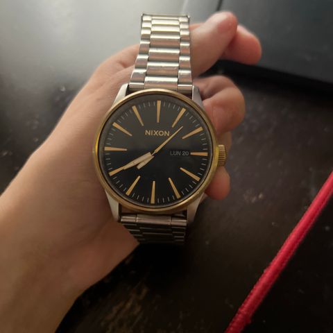 Nixon sentery ss limited gold rim