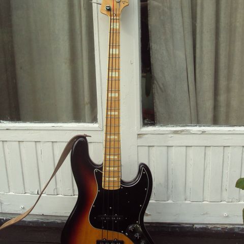 Japan JazzBass, sunburst