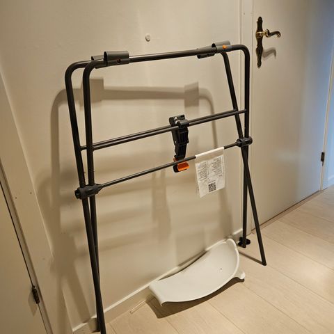 Stokke stativ til badebalje + slange+ babyinnlegg til badebalje