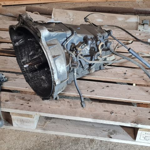 mercedes w115 /8 deler selges