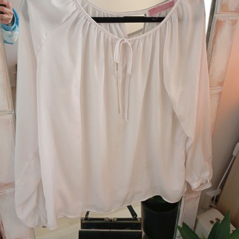 Nydelig bluse fra Line of Oslo, xs