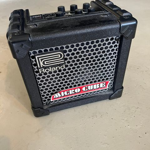 Forsterker Roland microcube 1000,- kr