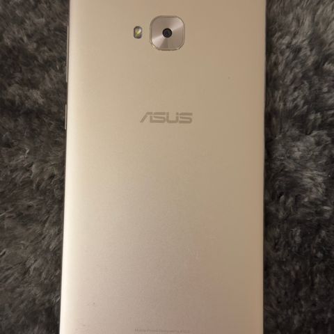 ASUS Zenfone 4 Selfie Pro