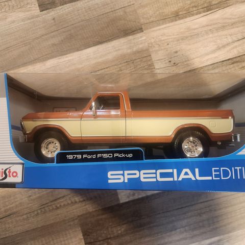 Ford F150 Pick-Up 1979 i skala 1/18