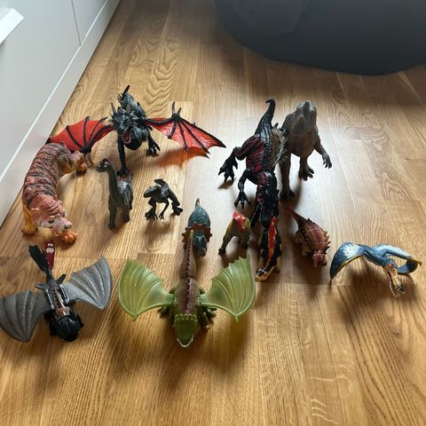 Diverse figurer i varierende størrelse, dinosaurer + tiger