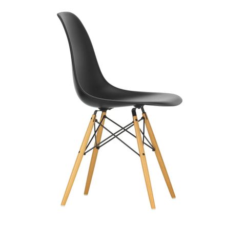 Spisestol i sort fra Eames RE Plastic Chair - DSW