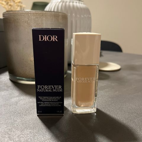 Dior foundation og børste