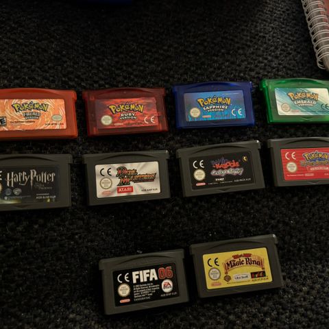 Diverse Nintendo spill selges (GameBoy, GameBoy Advance,  DS og Switch)