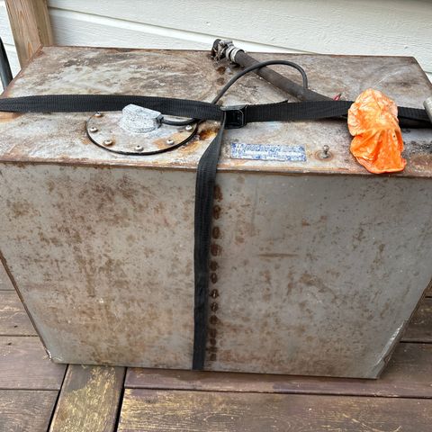 Rustfri drivstofftank 100 liter.