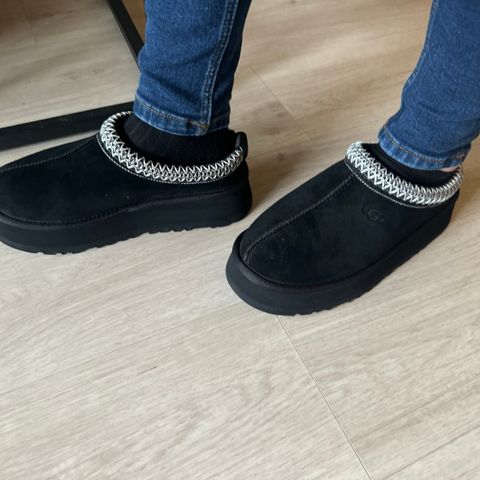 UGG TAZZ W NY BLACK 38