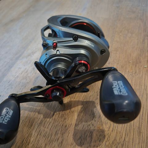 Baitcast Abu Garcia max low profile 41