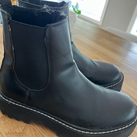 Kule og tøffe boots i str 36