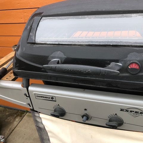 Liten gassgrill - to bluss - sidebord