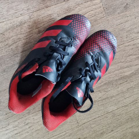 Adidas predator fotballsko str 33