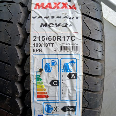 215/60R17c Maxxis