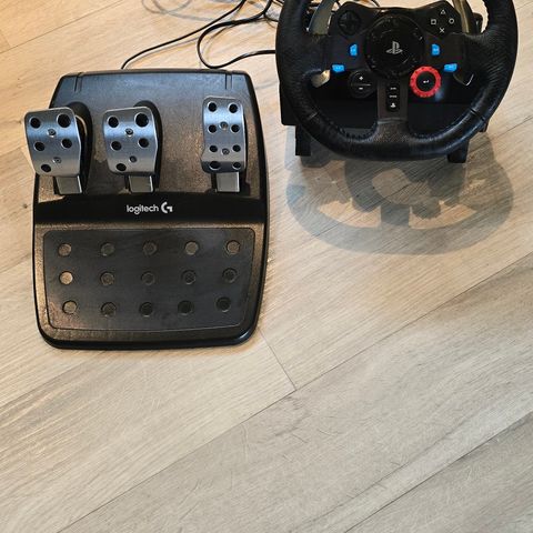 Logitech ratt og pedalsett