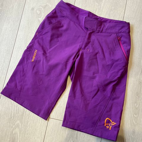 Norrøna Shorts 💜 som ny!