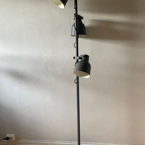 Hektar gulvlampe fra IKEA