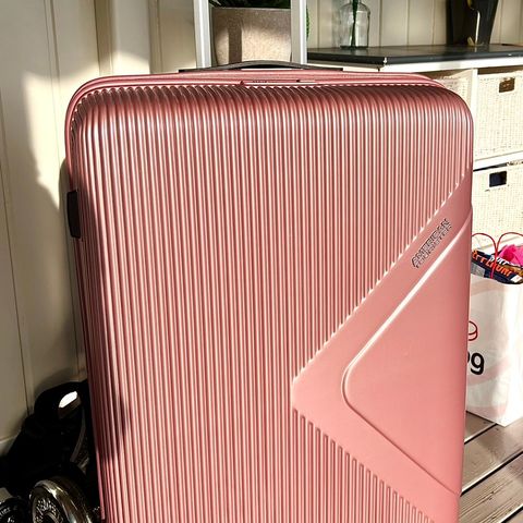 Stor reisekoffert rosa. American tourister.