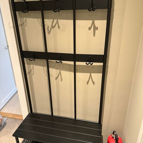 IKEA kleshenger med benk