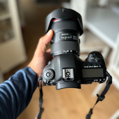 Canon EOS 5D Mark IV