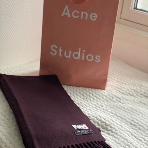 Ny Acne Ullskjerf