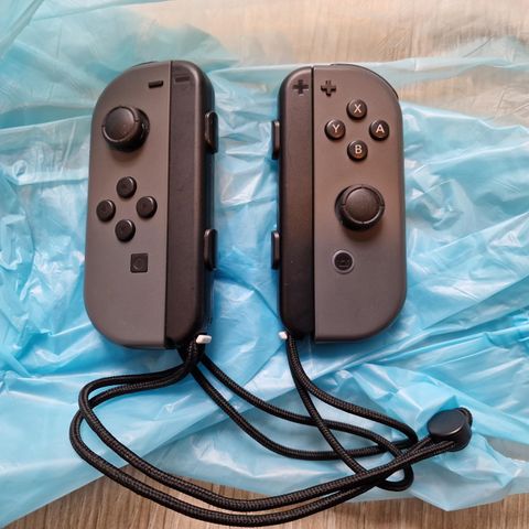 Nintendo Switch orginale Joycons med straps