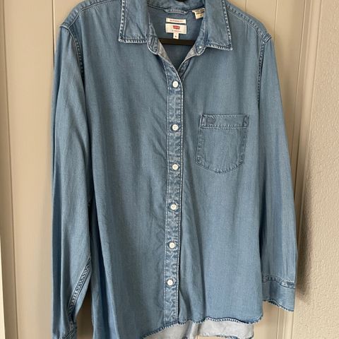 Levis skjorte str M