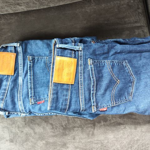 Levis 711 skinny  Str W: 30 / L 32 Low.  Selges for kr 350 pr. Stk( Samlet 600)