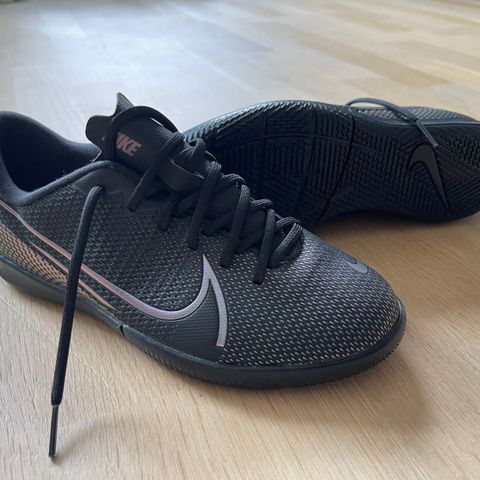 Nike Mercurial innesko str.36 selges.