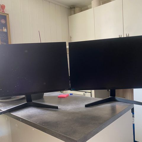 Samsung 4K 2 stk skjermer