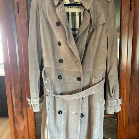 Burberry trenchcoat i semsket skinn UK14