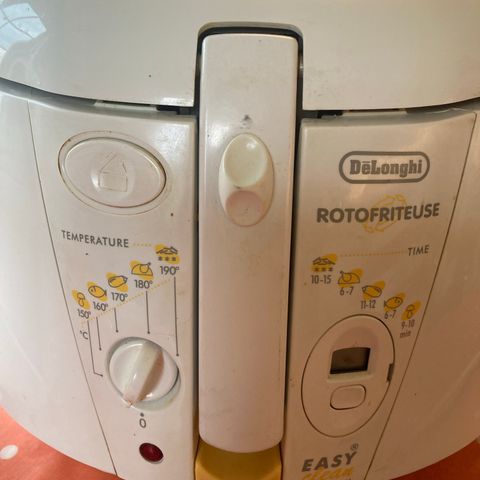 Frityrkoker DeLonghi selges.