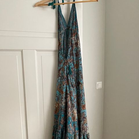 Boho lang kjole med halterneck / åpen rygg