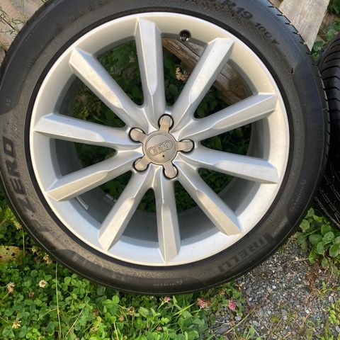 Strøkne Audi Allroad hjul med 255/45 19dekk