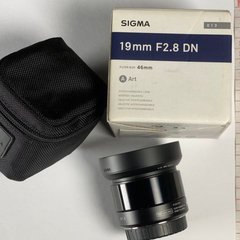 Sigma 19mm f/2.8 DN Art MFT, Sort – Utmerket Stand