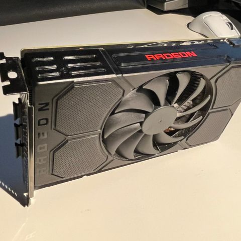 AMD Radeon RX 5500 OEM Grafikkort selges