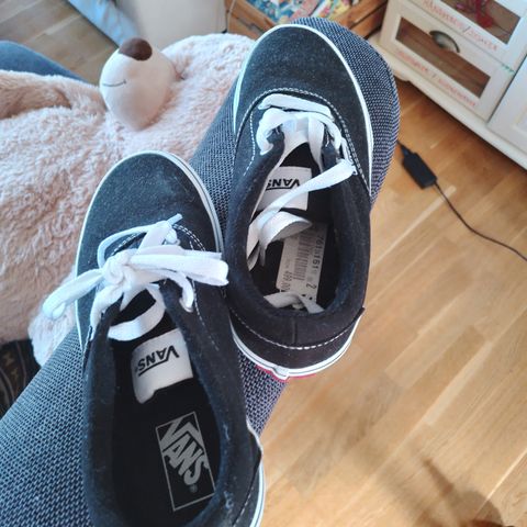 Vans kun brukt inne et par tromme timer selges.