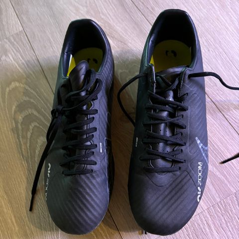 Adidas mercurial fotballsko str 40