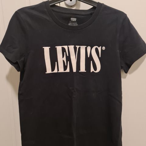 Levis t-skjorte og topp