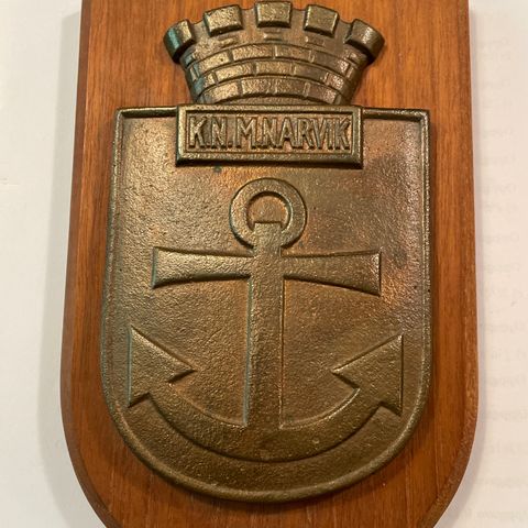 KNM NARVIK crest våpenskjold jern og tre - vekt 1,25 kg