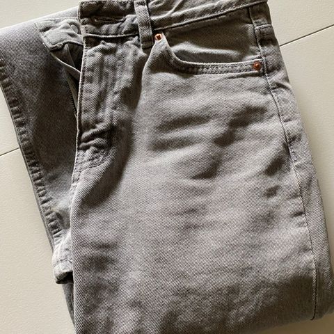 Jeans Gina Tricot selges kr.150