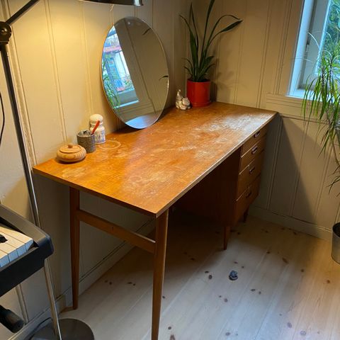 Retro skrivebord i teak finér