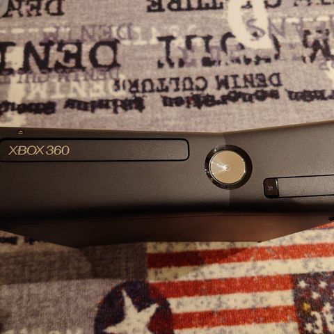 Xbox 360 S 250 gb kun konsoll uten tilbehør